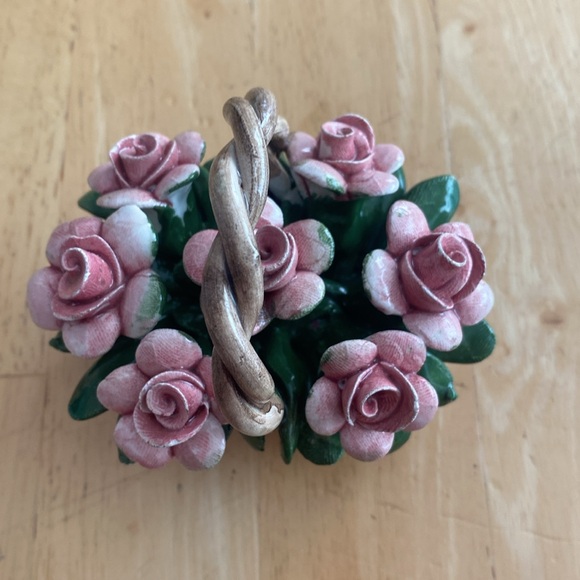 Vintage signed Nuova Capodimonte basket with flowers. From Italy. - Picture 2 of 5